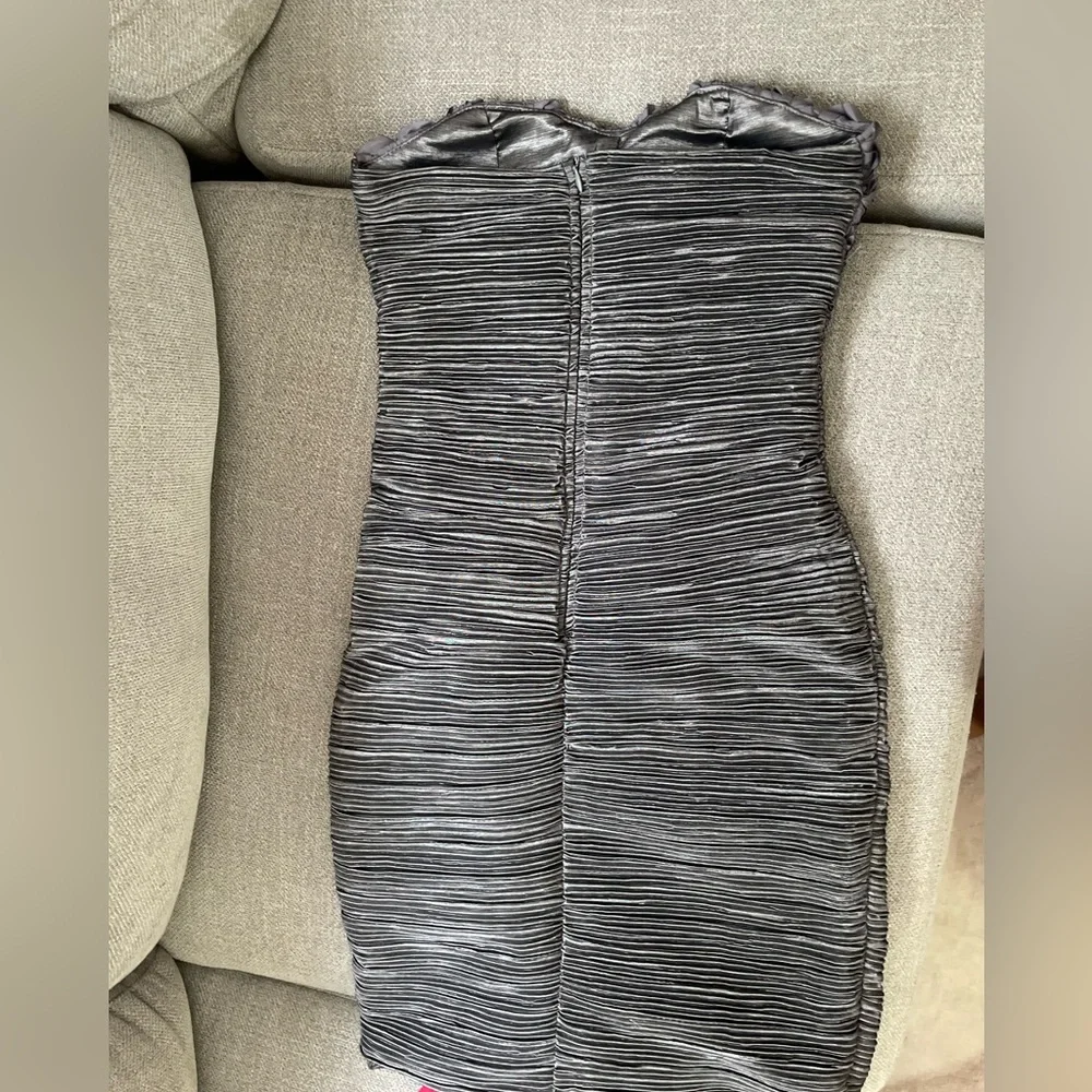 Daisy strapless silver dress - Picture 2 of 4